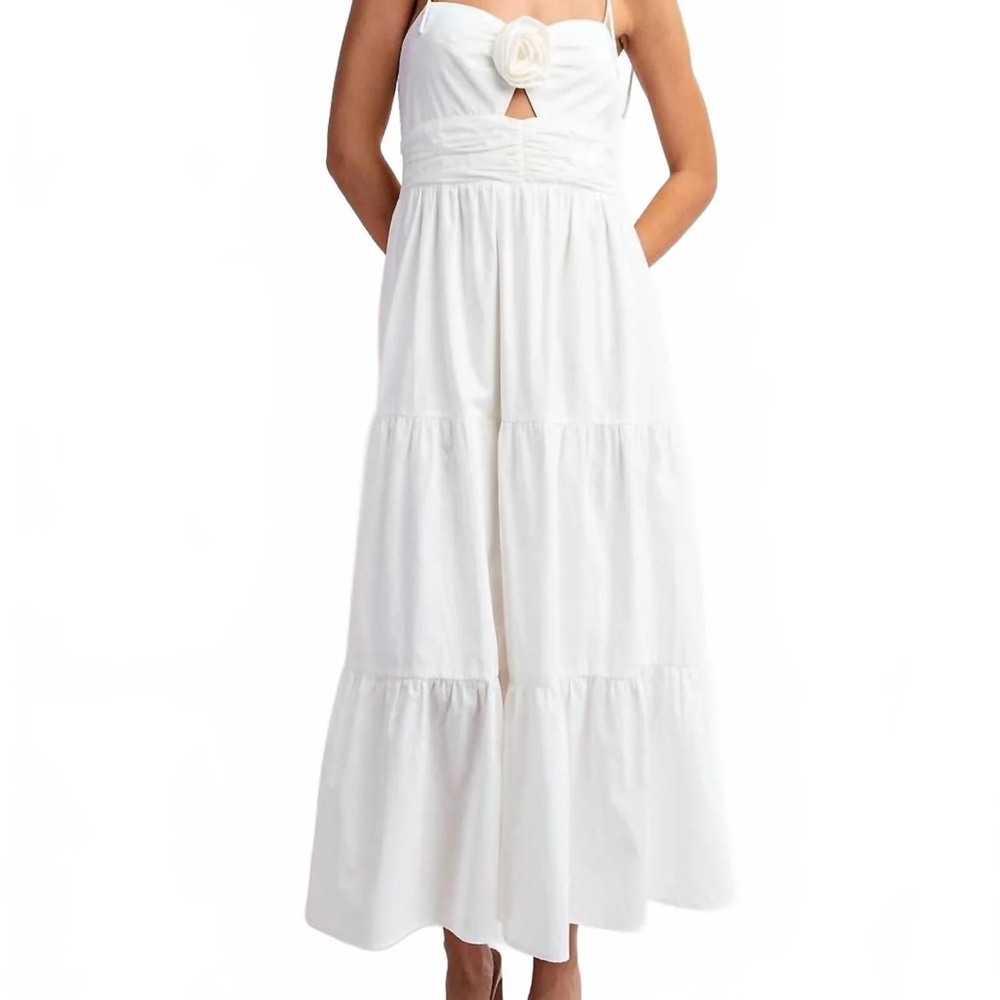 Elegant White Sleeveless Dress